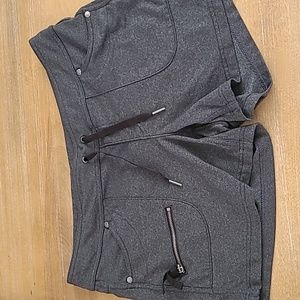 Athleta Tie Waist Stretch Charcoal Gray Shorts Size Medium